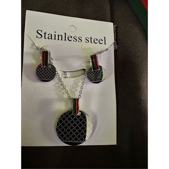 Bundle of 5 beautiful items,a scarf, necklace and earring set keychain, and w - Picture 5 of 16